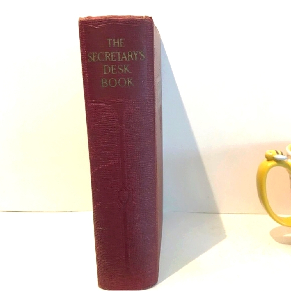 The Secretary’s Desk Book including the Winston Dictionary - Picture 6 of 7